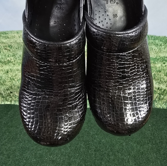 Sanita | Professional Genuine Patent Leather Snake Scale Clogs -Black- Size EU36 - Picture 10 of 15